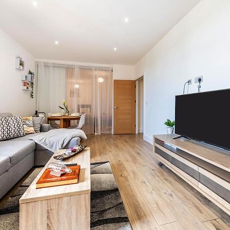 Staines-upon-Thames Mission Wave - Venture Apartment מראה חיצוני תמונה