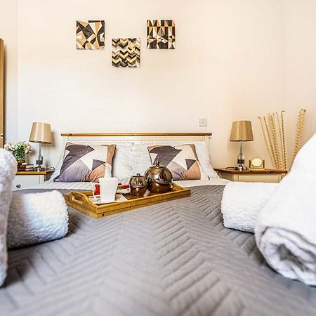 Staines-upon-Thames Mission Wave - Venture Apartment מראה חיצוני תמונה