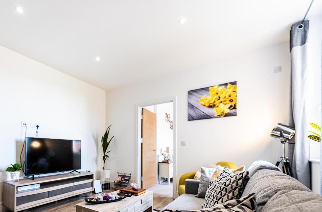 Staines-upon-Thames Mission Wave - Venture Apartment מראה חיצוני תמונה