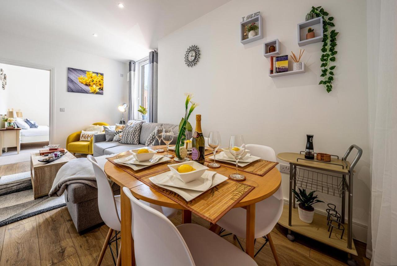 Staines-upon-Thames Mission Wave - Venture Apartment מראה חיצוני תמונה