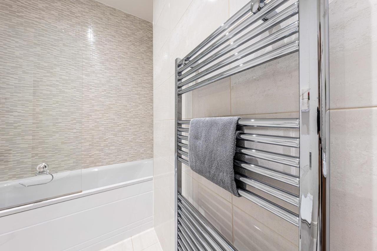 Staines-upon-Thames Mission Wave - Venture Apartment מראה חיצוני תמונה