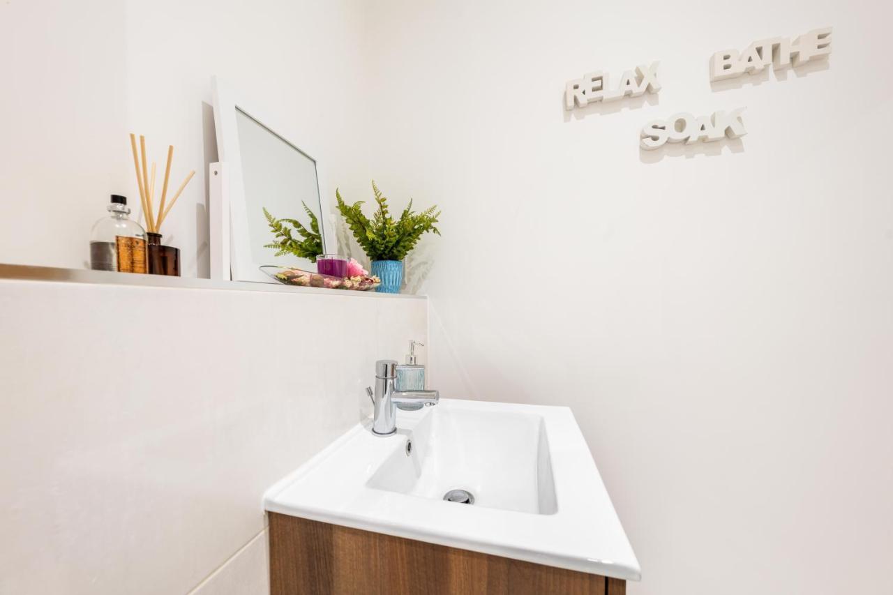 Staines-upon-Thames Mission Wave - Venture Apartment מראה חיצוני תמונה