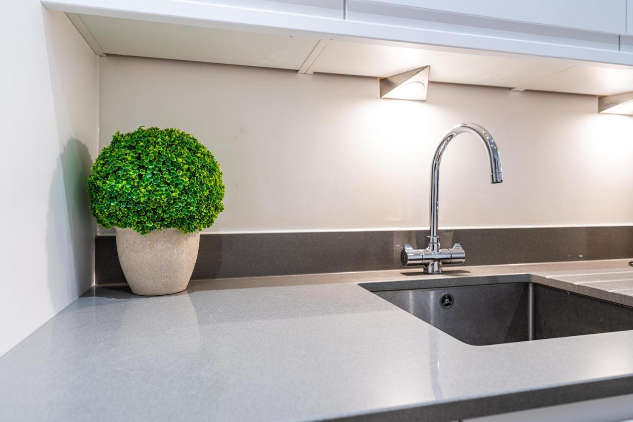 Staines-upon-Thames Mission Wave - Venture Apartment מראה חיצוני תמונה