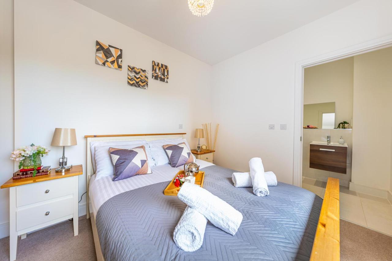 Staines-upon-Thames Mission Wave - Venture Apartment מראה חיצוני תמונה