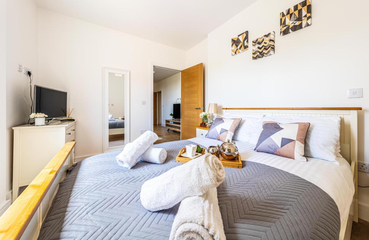 Staines-upon-Thames Mission Wave - Venture Apartment מראה חיצוני תמונה