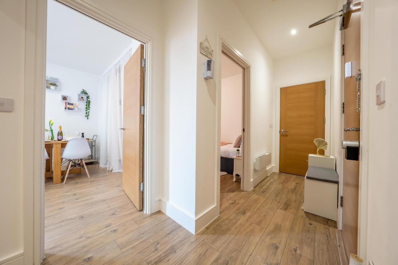 Staines-upon-Thames Mission Wave - Venture Apartment מראה חיצוני תמונה