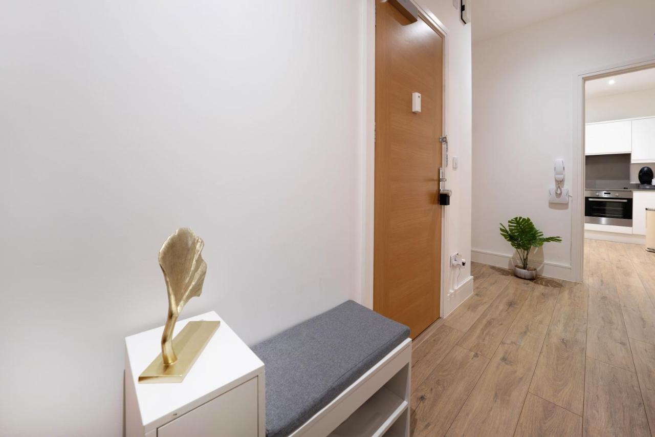 Staines-upon-Thames Mission Wave - Venture Apartment מראה חיצוני תמונה