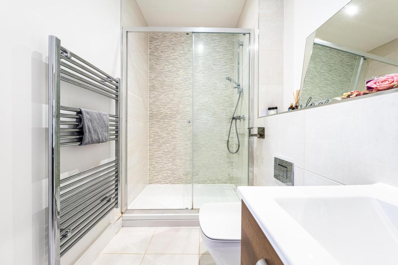 Staines-upon-Thames Mission Wave - Venture Apartment מראה חיצוני תמונה