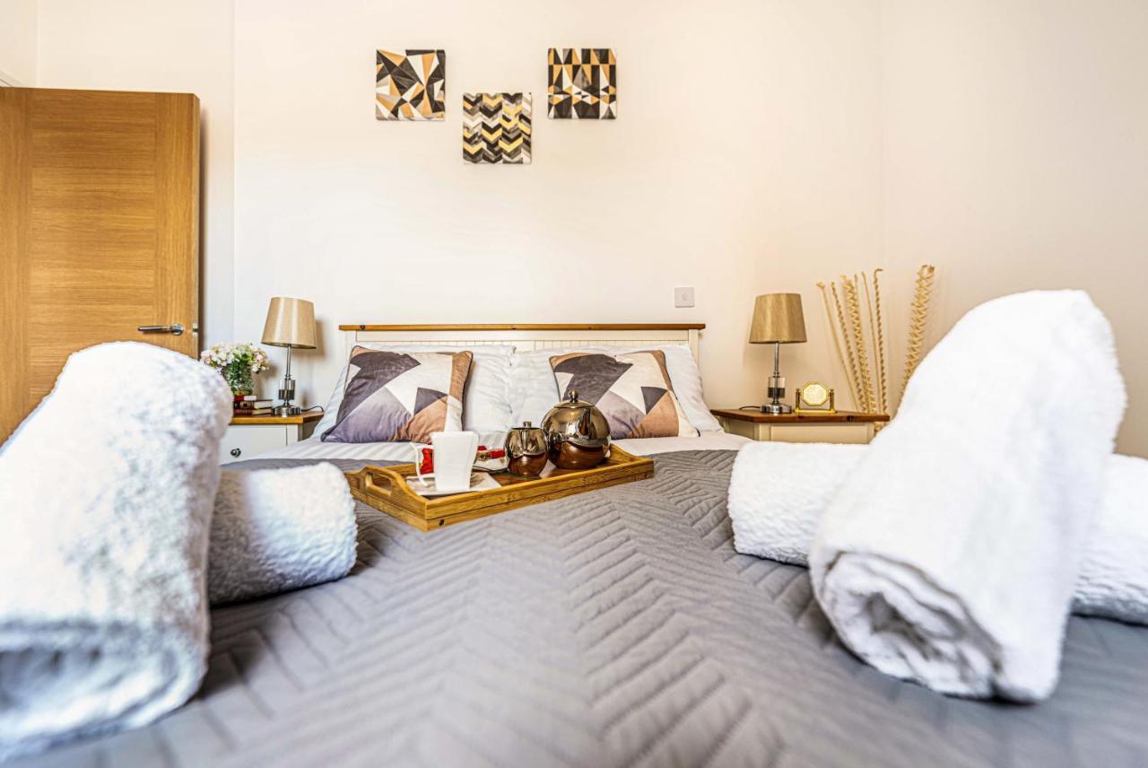 Staines-upon-Thames Mission Wave - Venture Apartment מראה חיצוני תמונה