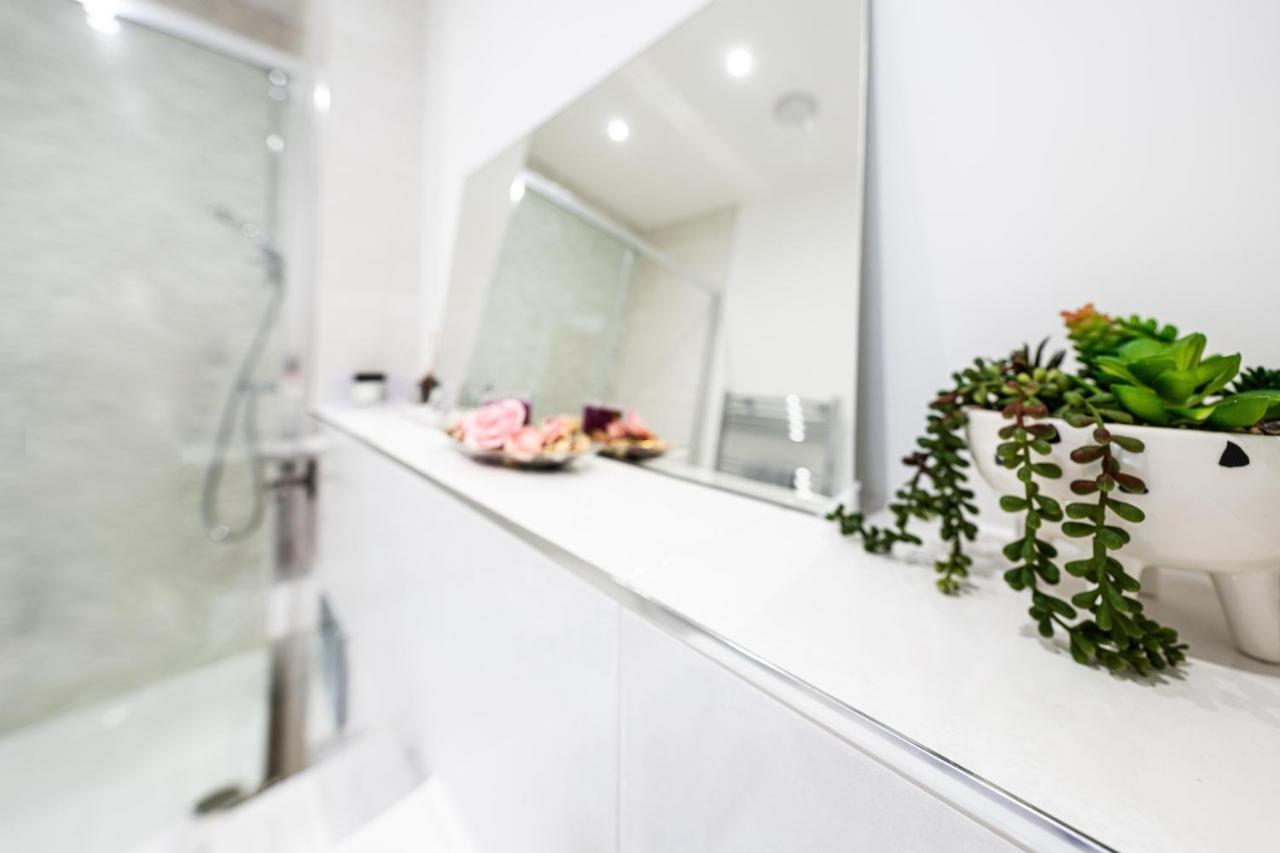 Staines-upon-Thames Mission Wave - Venture Apartment מראה חיצוני תמונה