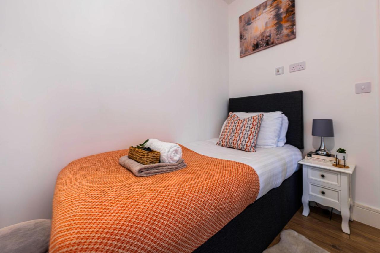 Staines-upon-Thames Mission Wave - Venture Apartment מראה חיצוני תמונה