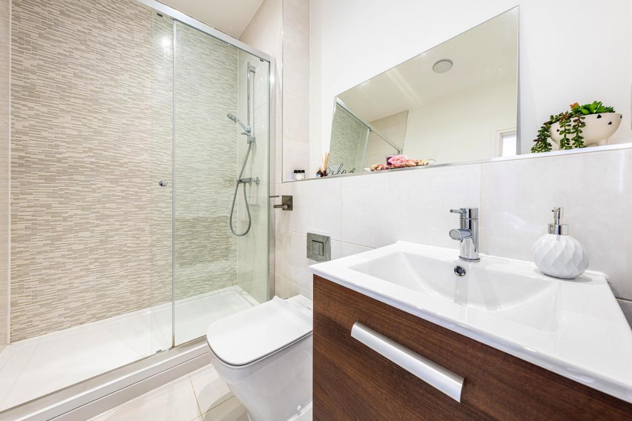 Staines-upon-Thames Mission Wave - Venture Apartment מראה חיצוני תמונה